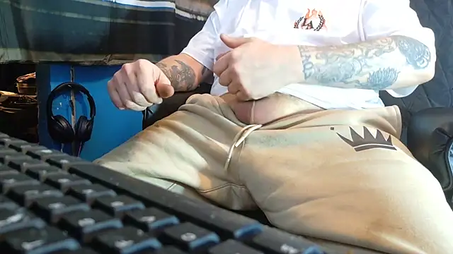 Snapshot of faded206 chatting on 11.27.25 faded206 online show from 11.27.25