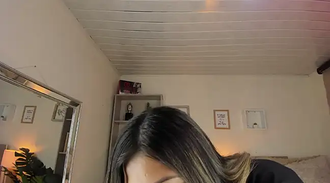 Snapshot of little_antonela chatting on 01.31.25 little antonela online show from 01.31.25