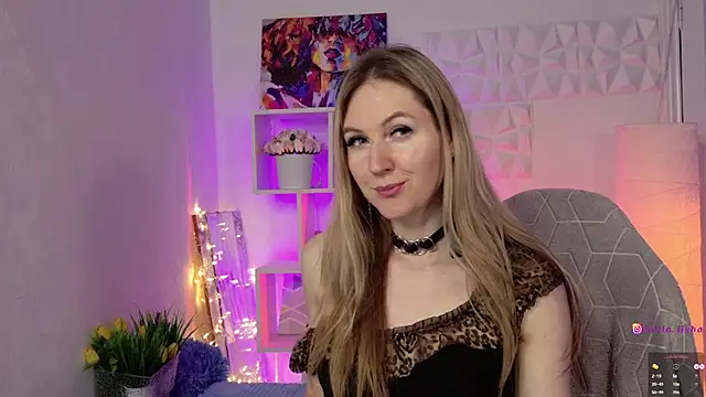 Snapshot of Hello_Lisha chatting on 02.27.25 Hello Lisha online show from 02.27.25