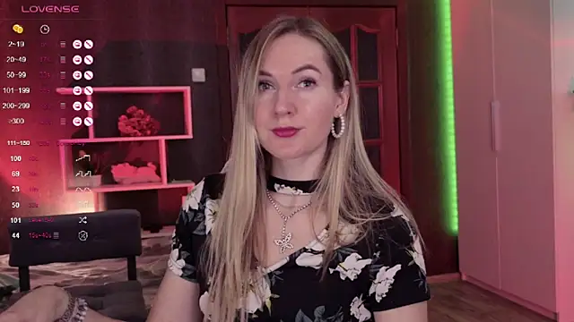 Snapshot of Hello_Lisha chatting on 11.17.25 Hello Lisha online show from 11.17.25