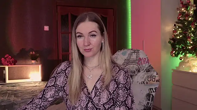 Snapshot of Hello_Lisha chatting on 12.18.25 Hello Lisha online show from 12.18.25