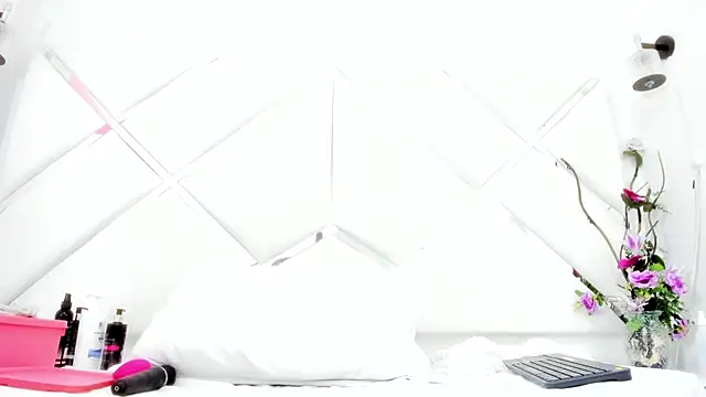 Snapshot of AgathaPember chatting on 02.09.25 AgathaPember online show from 02.09.25