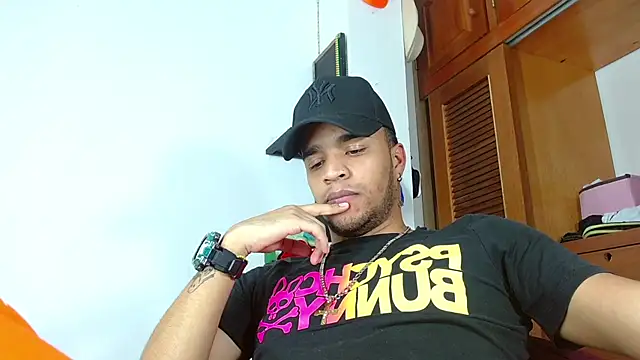 Snapshot of Bigcock_21cm_ chatting on 02.12.25 Bigcock 21cm online show from 02.12.25