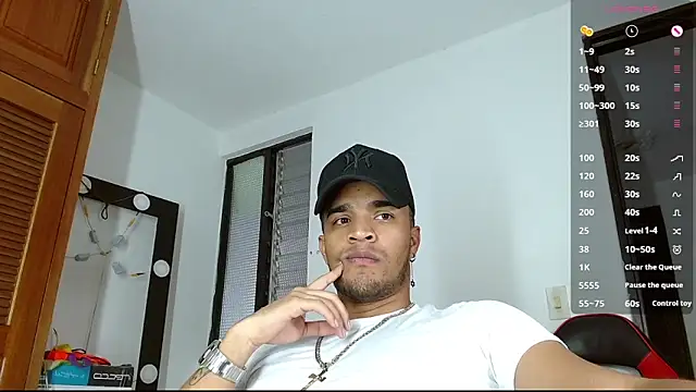 Snapshot of Bigcock_21cm_ chatting on 02.21.25 Bigcock 21cm online show from 02.21.25