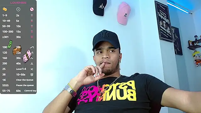 Snapshot of Bigcock_21cm_ chatting on 03.04.25 Bigcock 21cm online show from 03.04.25