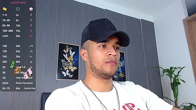 Snapshot of Bigcock_21cm_ chatting on 03.22.25 Bigcock 21cm online show from 03.22.25