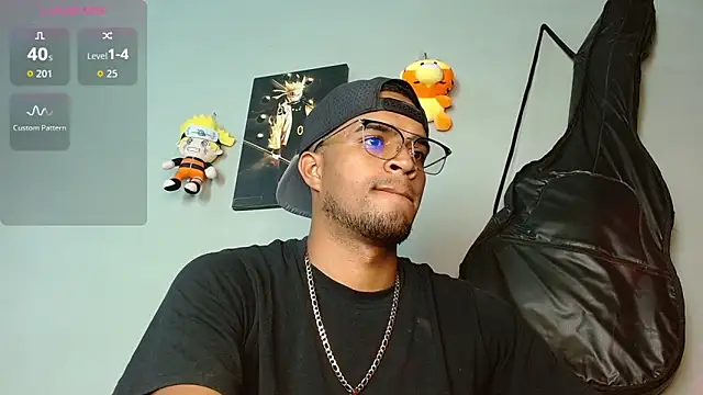 Snapshot of Bigcock_21cm_ chatting on 10.28.25 Bigcock 21cm online show from 10.28.25