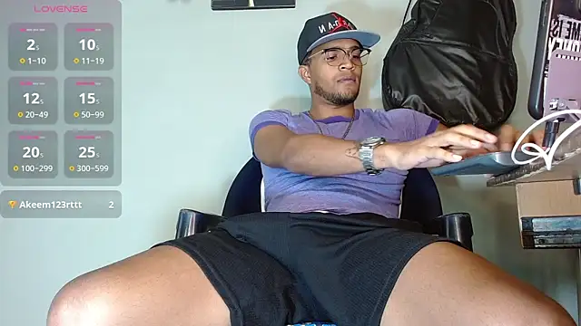 Snapshot of Bigcock_21cm_ chatting on 11.15.25 Bigcock 21cm online show from 11.15.25