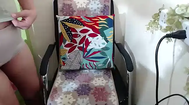 Snapshot of Skinny_regie99xxx chatting on 02.21.25 Skinny regie99xxx online show from 02.21.25