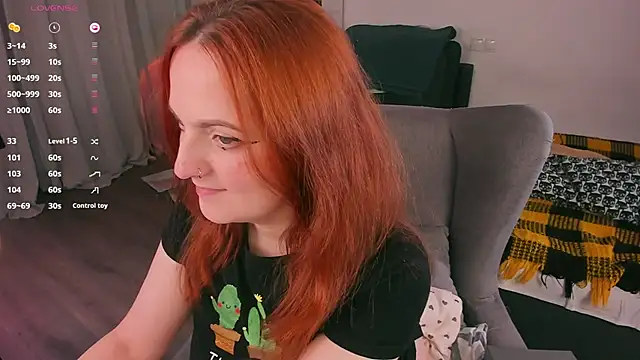 Snapshot of Alice_CutePerv chatting on 10.13.25 Alice CutePerv online show from 10.13.25