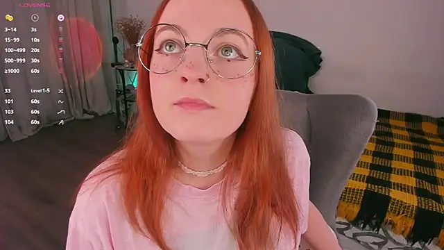 Snapshot of Alice_CutePerv chatting on 11.22.25 Alice CutePerv online show from 11.22.25