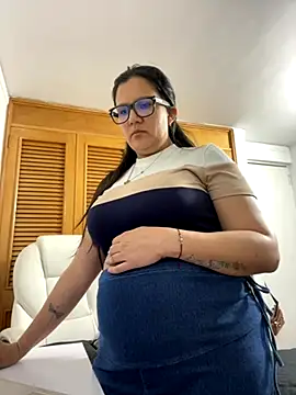 SWEETLILY18 online show from 10.15.25