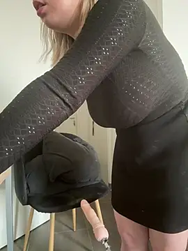 Snapshot of dollssfr chatting on 01.21.25 dollssfr online show from 01.21.25