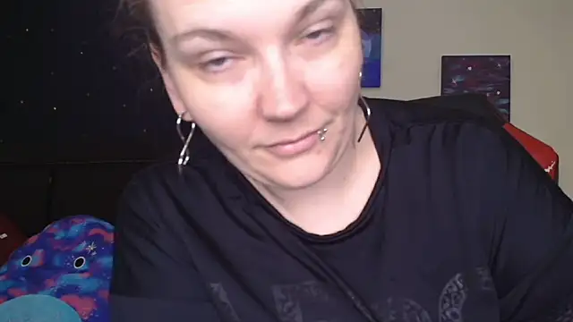 Snapshot of ToxicLilly chatting on 11.02.25 ToxicLilly online show from 11.02.25