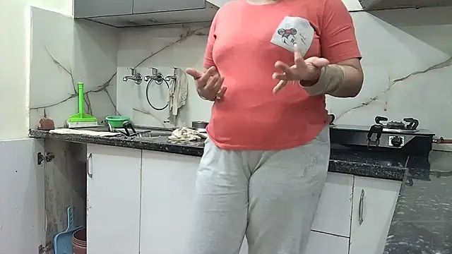 Snapshot of Zoya_Varma004 chatting on 01.25.25 Zoya Varma004 online show from 01.25.25