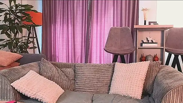 Snapshot of MayaCroft chatting on 03.12.25 MayaCroft online show from 03.12.25