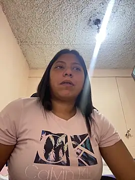 Snapshot of Leylafourniert chatting on 12.19.24 Leylafourniert online show from 12.19.24