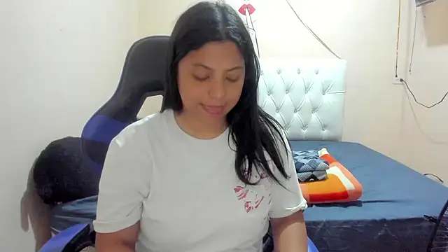 Snapshot of Leylafourniert chatting on 03.22.25 Leylafourniert online show from 03.22.25