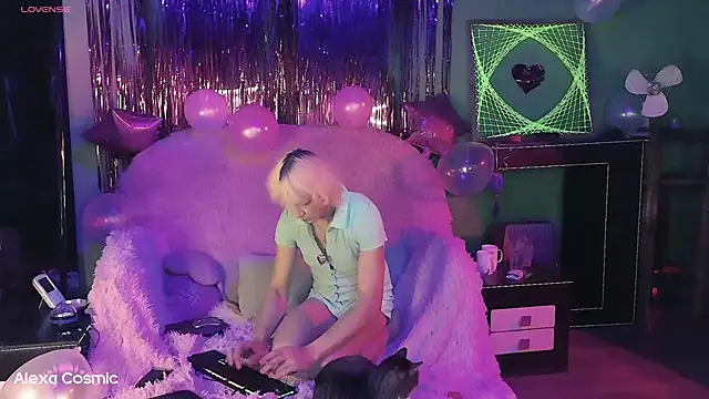 Snapshot of Alexa_Cosmic chatting on 09.16.25 Alexa Cosmic online show from 09.16.25