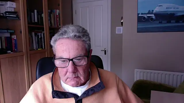 Snapshot of Oldpistolpete chatting on 12.30.24 Oldpistolpete online show from 12.30.24