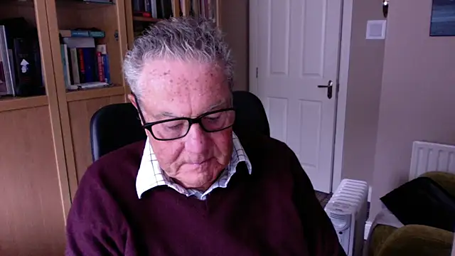 Snapshot of Oldpistolpete chatting on 02.04.25 Oldpistolpete online show from 02.04.25