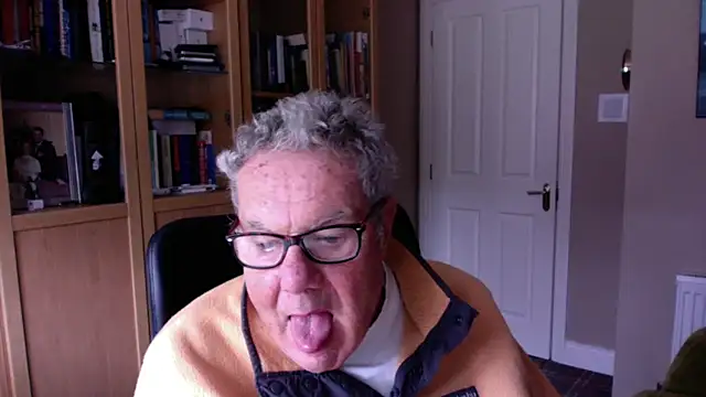 Snapshot of Oldpistolpete chatting on 02.12.25 Oldpistolpete online show from 02.12.25