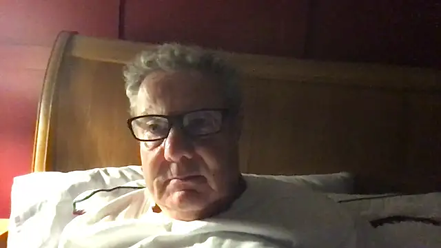 Snapshot of Oldpistolpete chatting on 10.09.25 Oldpistolpete online show from 10.09.25