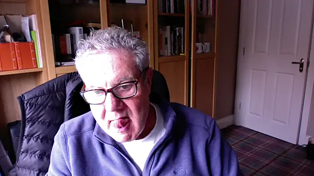 Snapshot of Oldpistolpete chatting on 10.13.25 Oldpistolpete online show from 10.13.25