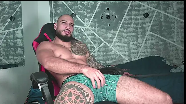 Snapshot of leonidas_18k chatting on 11.18.25 leonidas 18k online show from 11.18.25