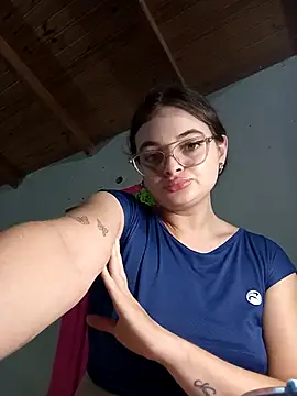 Snapshot of Emmacut chatting on 03.21.26 Emmacut online show from 03.21.26