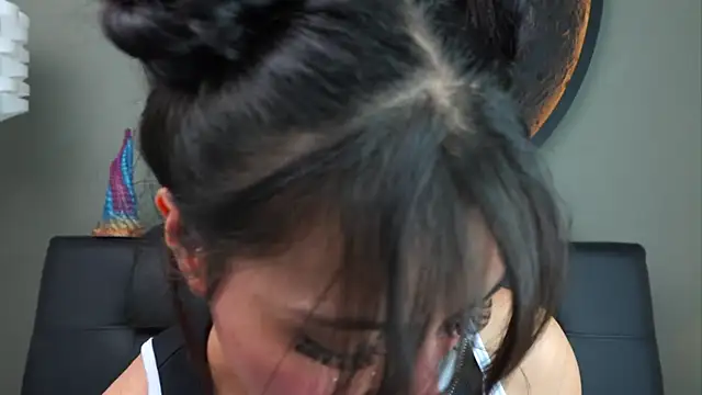 Snapshot of miss_sharlotte18 chatting on 10.23.25 miss sharlotte18 online show from 10.23.25