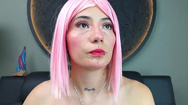 Snapshot of miss_sharlotte18 chatting on 10.28.25 miss sharlotte18 online show from 10.28.25