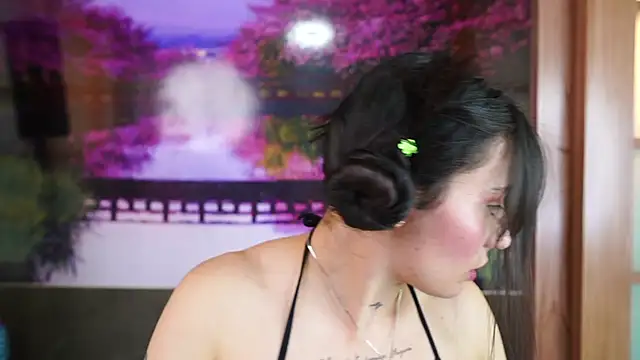 Snapshot of miss_sharlotte18 chatting on 12.05.25 miss sharlotte18 online show from 12.05.25