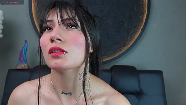 Snapshot of miss_sharlotte18 chatting on 12.19.25 miss sharlotte18 online show from 12.19.25