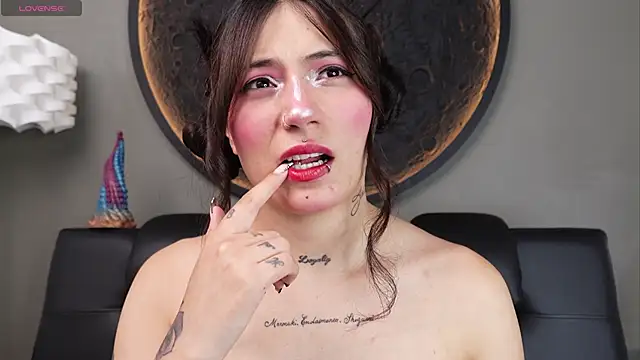 miss sharlotte18 online show from 04.29.26