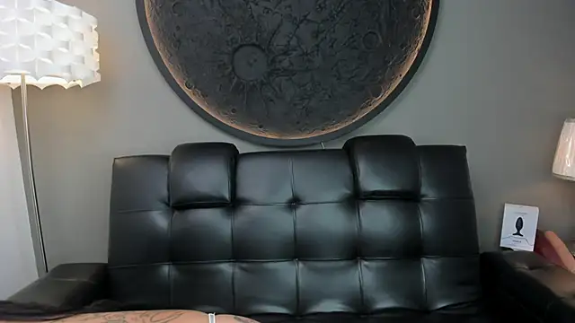 Snapshot of miss_vaiolette chatting on 02.22.25 miss vaiolette online show from 02.22.25