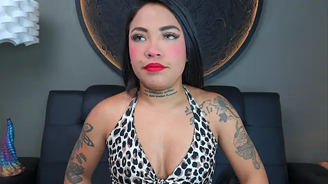 Snapshot of miss_vaiolette chatting on 12.22.25 miss vaiolette online show from 12.22.25