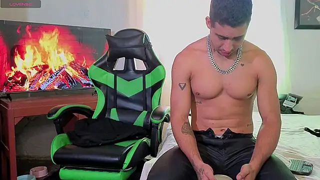 Snapshot of Daiki_Jack chatting on 11.21.25 Daiki Jack online show from 11.21.25