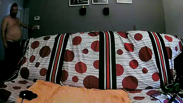 Snapshot of txan9876 chatting on 12.23.25 txan9876 online show from 12.23.25