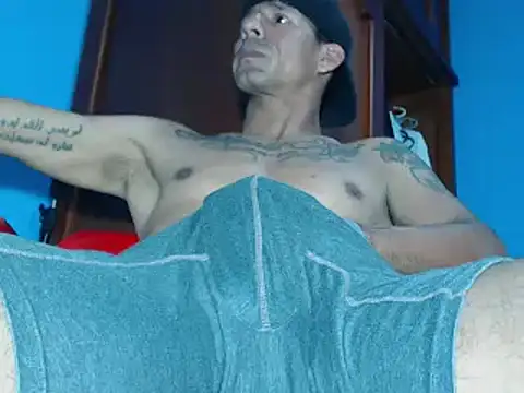 Snapshot of couplepregnantdick20 chatting on 12.22.24 couplepregnantdick20 online show from 12.22.24