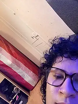 Snapshot of callmelouve chatting on 09.20.25 callmelouve online show from 09.20.25