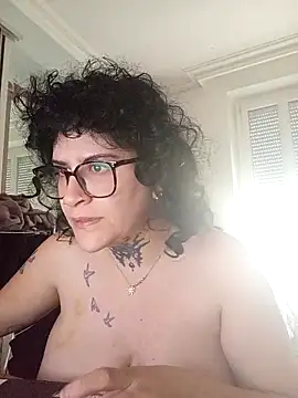 Snapshot of callmelouve chatting on 10.09.25 callmelouve online show from 10.09.25