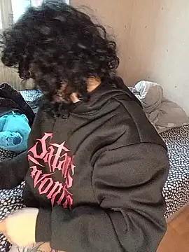 Snapshot of callmelouve chatting on 10.17.25 callmelouve online show from 10.17.25