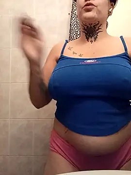 Snapshot of callmelouve chatting on 11.17.25 callmelouve online show from 11.17.25