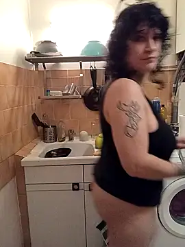 Snapshot of callmelouve chatting on 11.23.25 callmelouve online show from 11.23.25