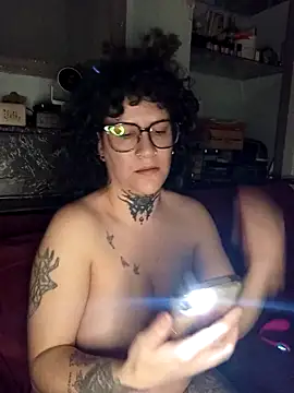 Snapshot of callmelouve chatting on 12.18.25 callmelouve online show from 12.18.25