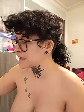 Snapshot of callmelouve chatting on 01.08.26 callmelouve online show from 01.08.26