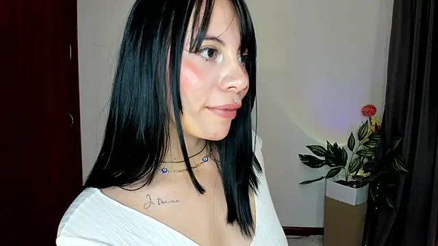 Snapshot of Silvanna-Moree chatting on 05.31.26 Silvanna-Moree online show from 05.31.26