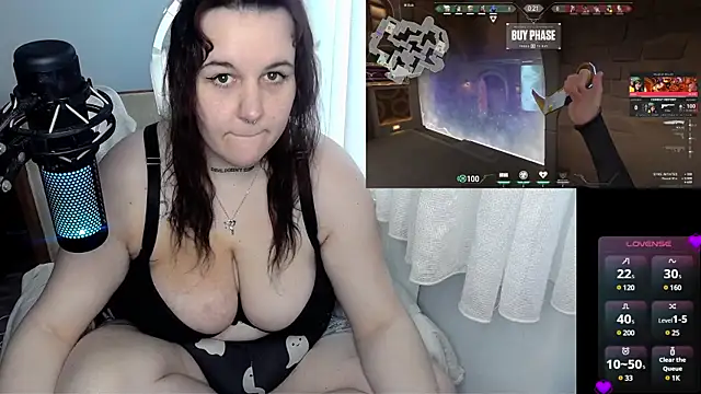 Snapshot of Lia-Bloom chatting on 12.16.24 Lia-Bloom online show from 12.16.24