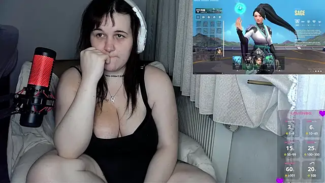 Snapshot of Lia-Bloom chatting on 12.21.24 Lia-Bloom online show from 12.21.24